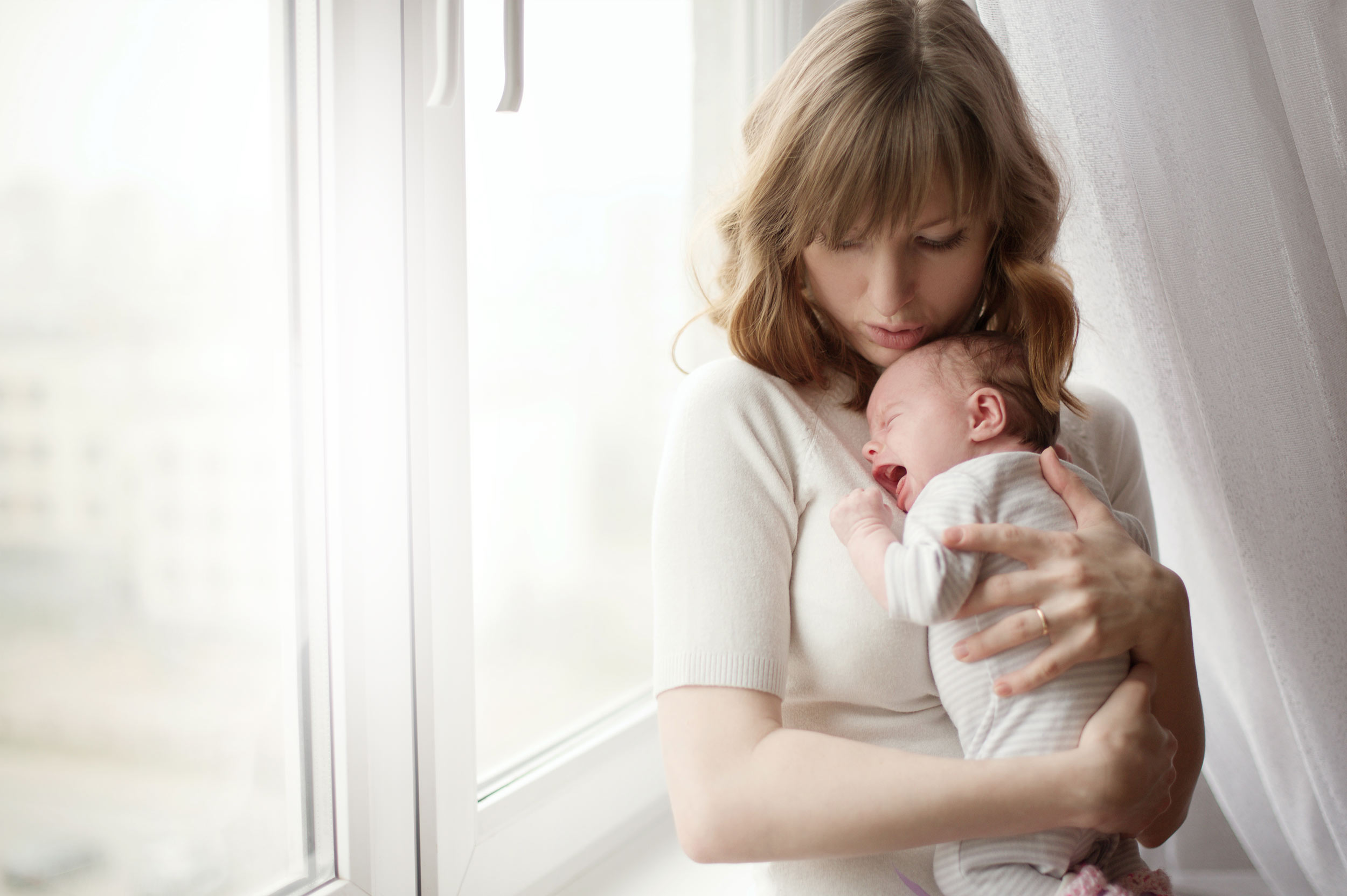 Mama hält ihr Baby